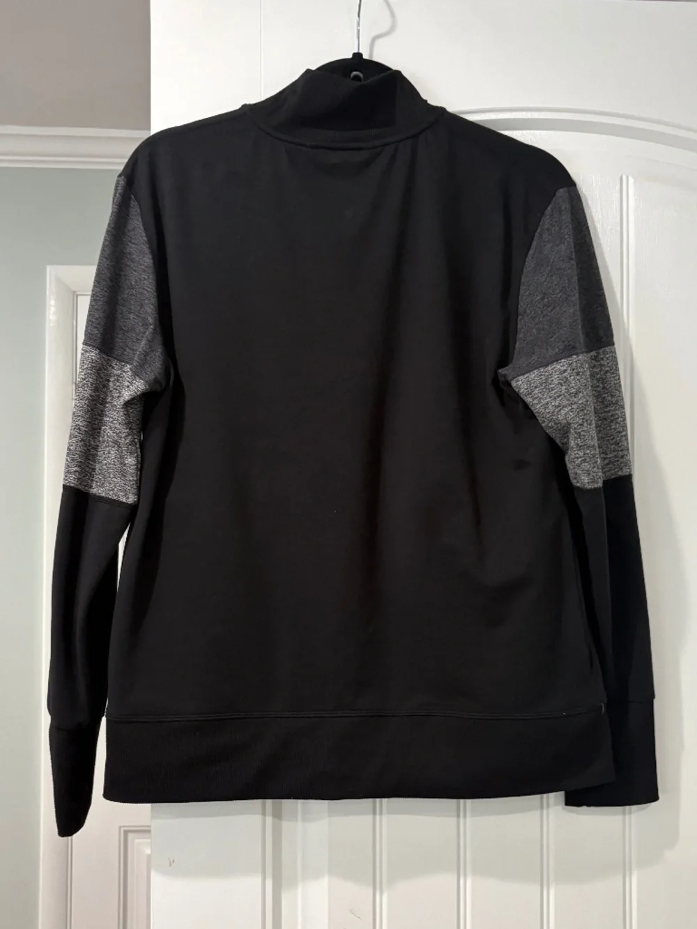 Vuori women’s full zip lightweight jacket